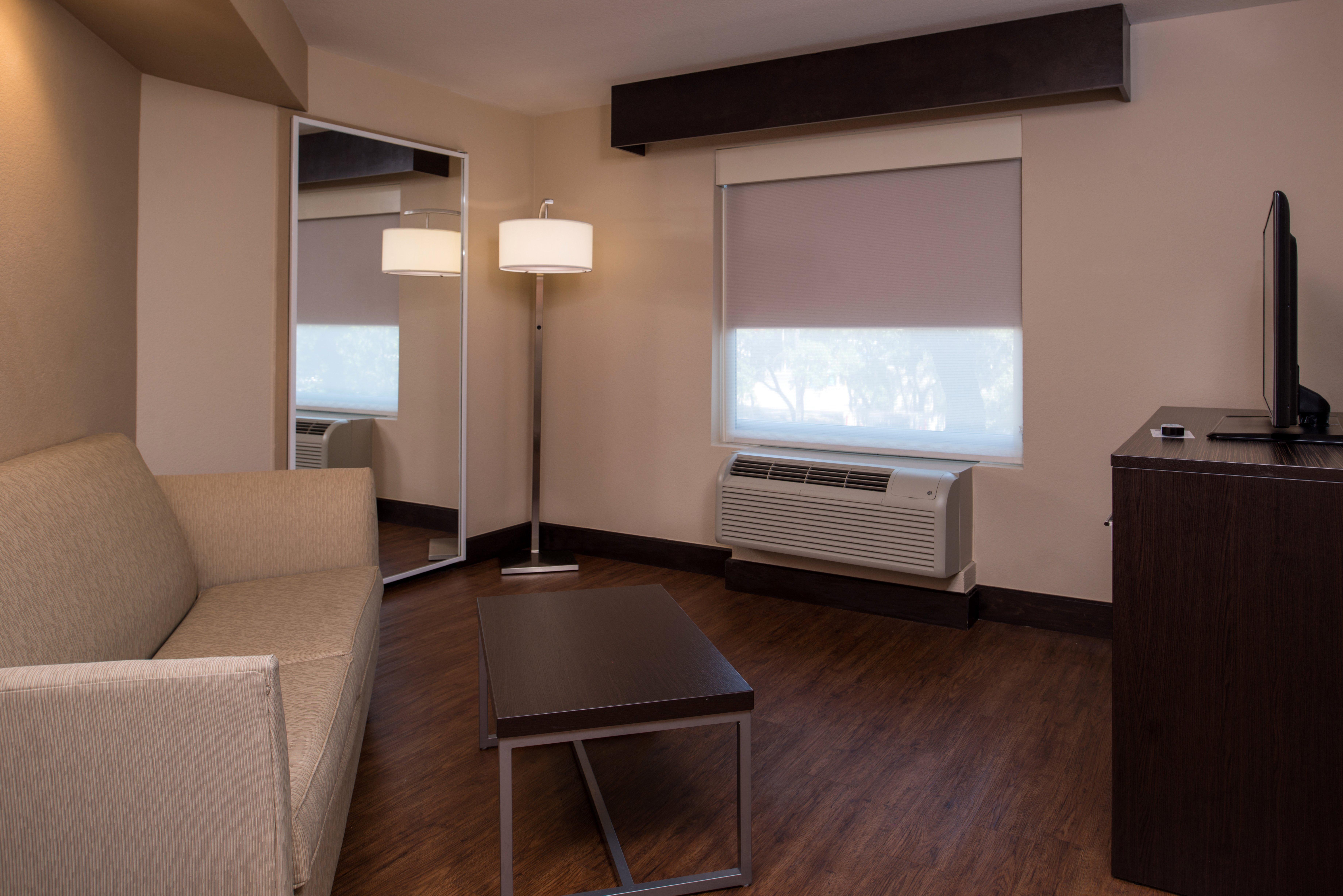 Holiday Inn Express & Suites San Antonio Medical - Six Flags By Ihg מראה חיצוני תמונה