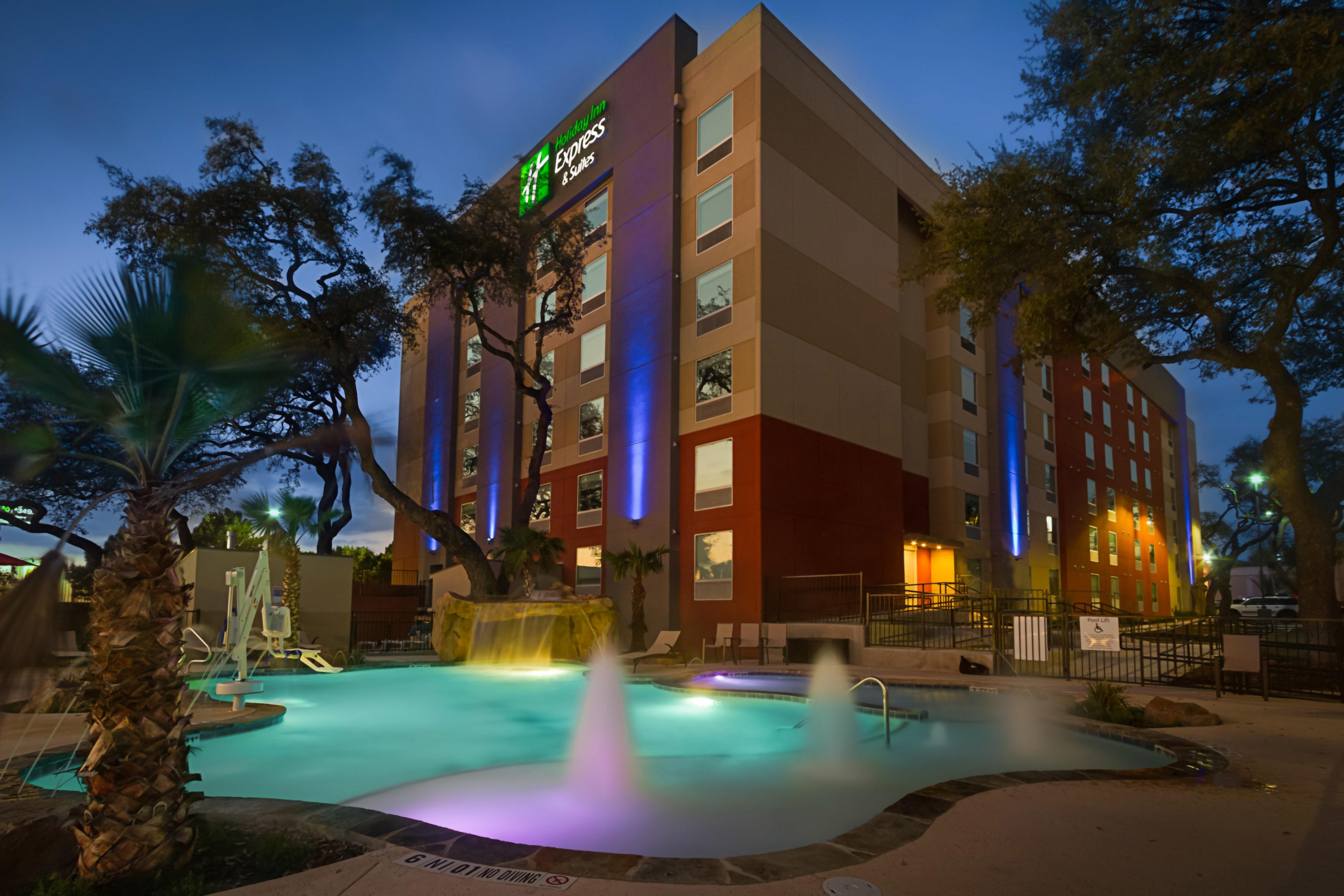 Holiday Inn Express & Suites San Antonio Medical - Six Flags By Ihg מראה חיצוני תמונה