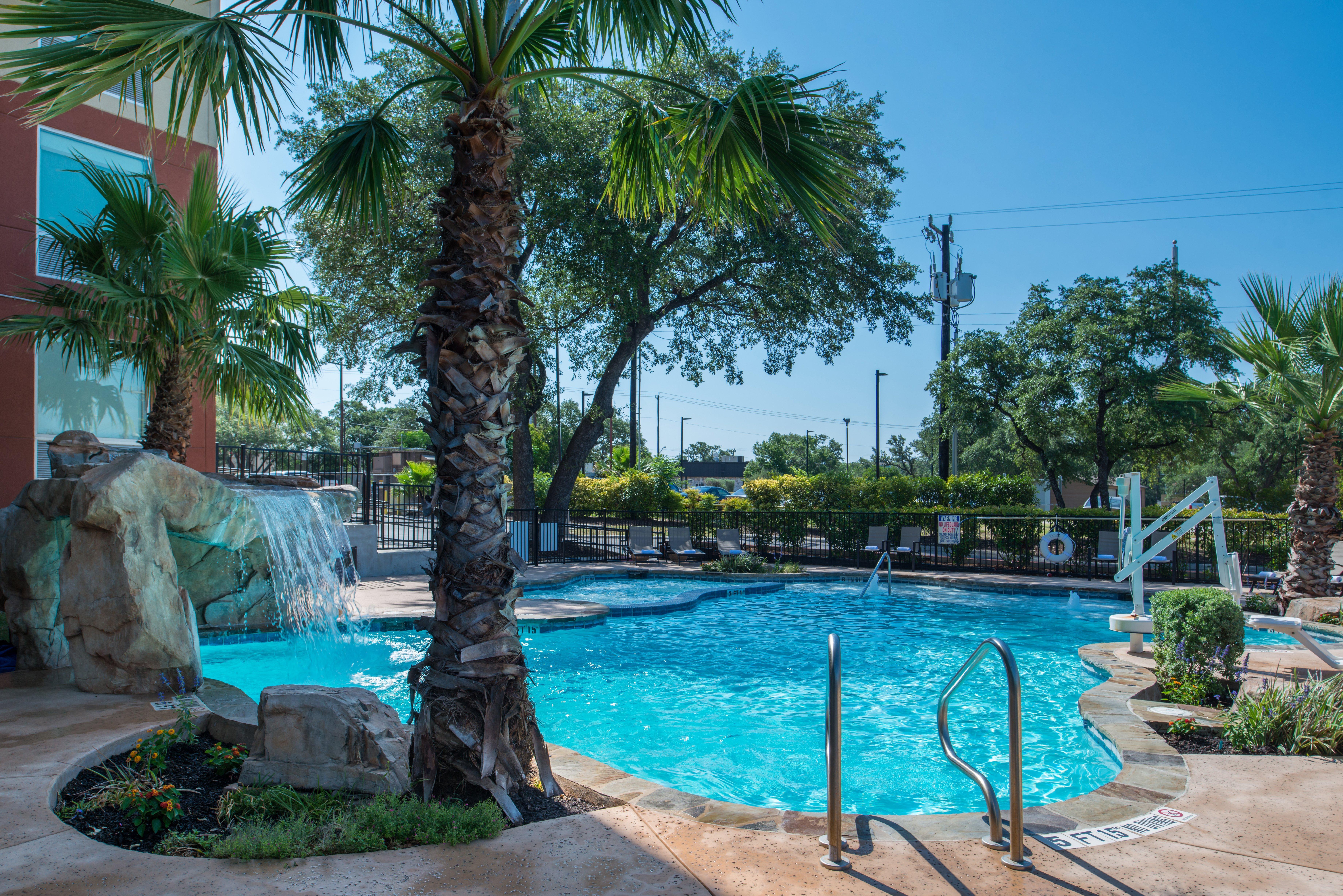 Holiday Inn Express & Suites San Antonio Medical - Six Flags By Ihg מראה חיצוני תמונה